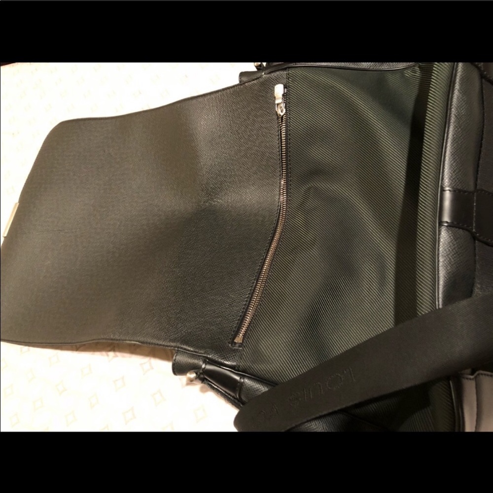 Louis Vuitton authentic message bag - Picture 5 of 6